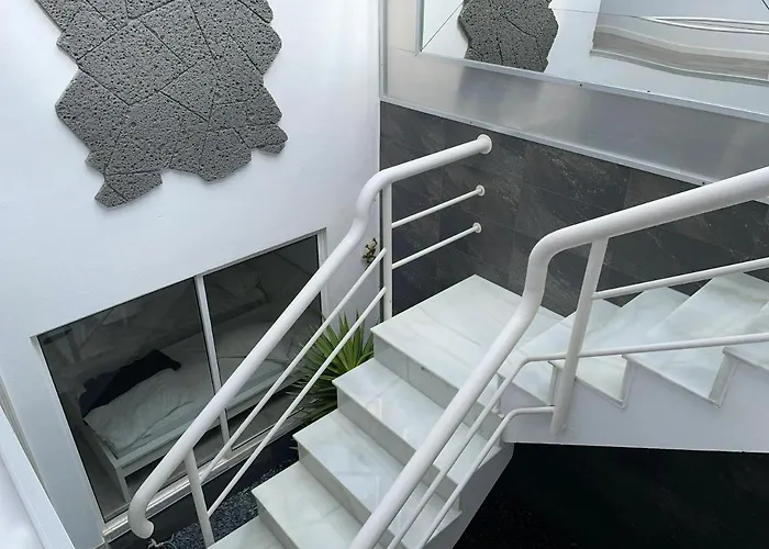 Sea View 2-bedroom Colony Club Apartment