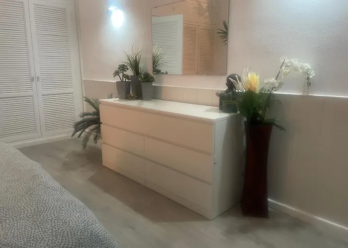 Sea View 2-bedroom Colony Club Apartment *